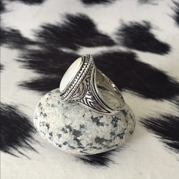 Silver tone statement ring - Picture 3 of 5